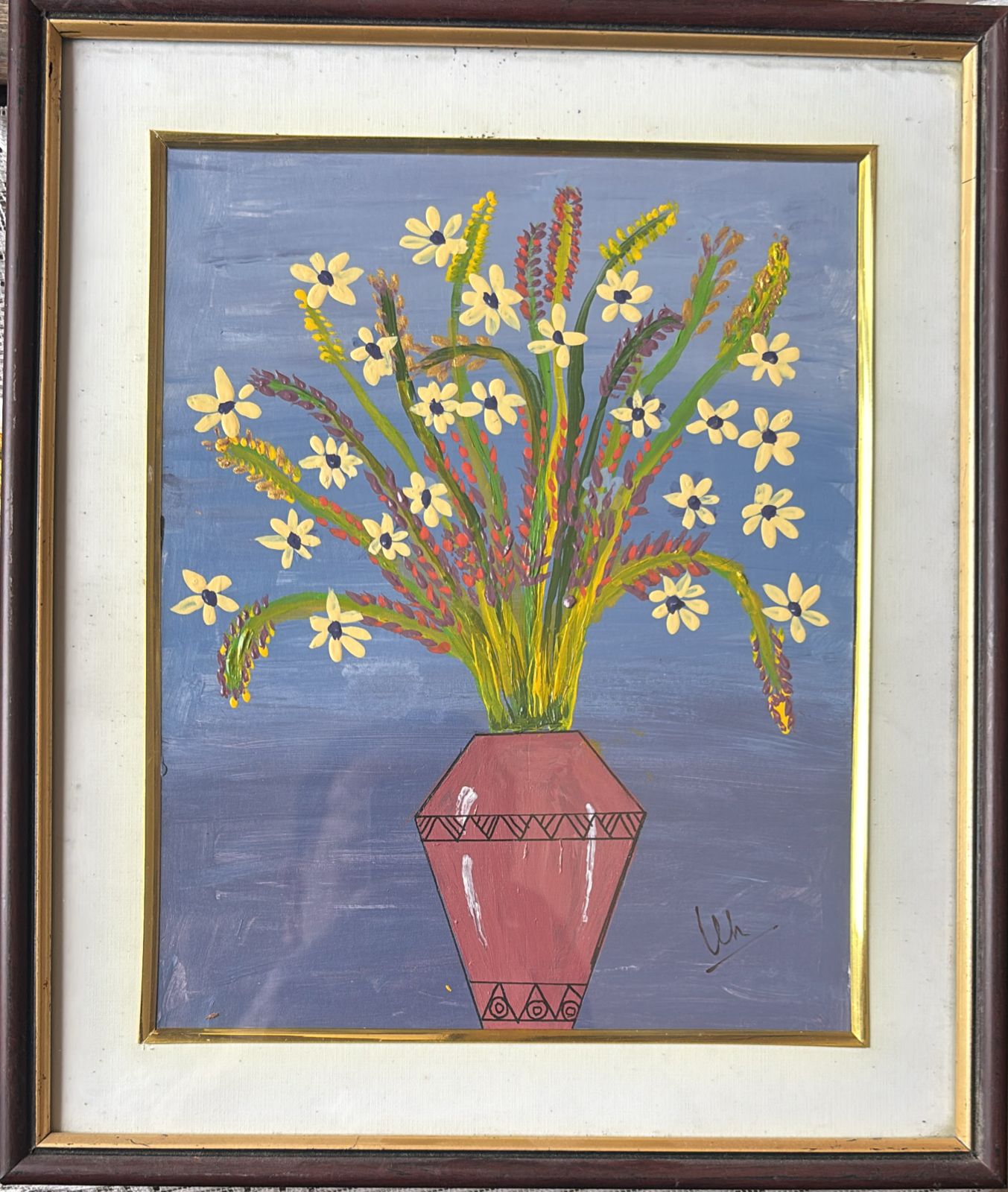 Beautiful earthen pot with off white daisy flower